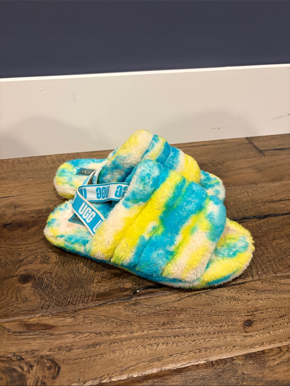 UGG Kids Tie-Dye Fuzzy One-Piece Slippers - Yellow & Blue